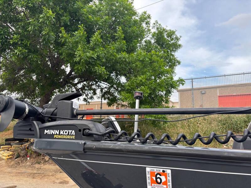 2021 Tracker Pro Guide V-16 SC
