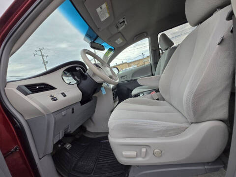 2012 Toyota Sienna LE 7-Passenger Auto Access Seat