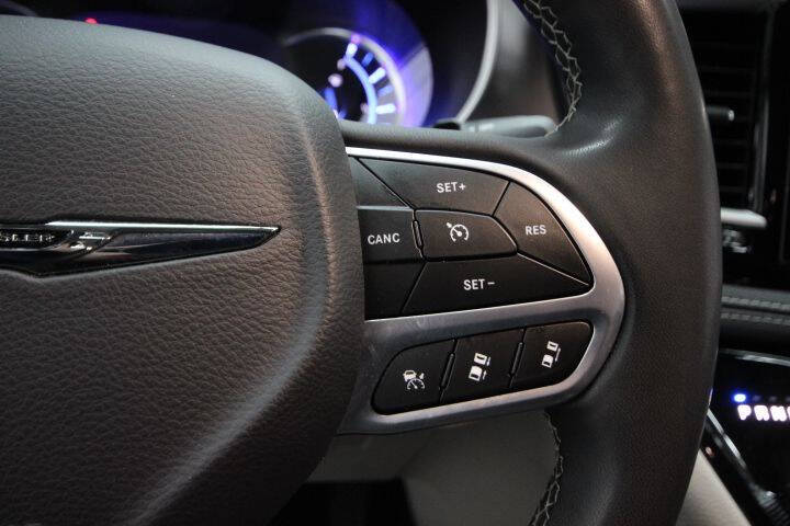 2023 Chrysler Pacifica Plug-In Hybrid Touring L