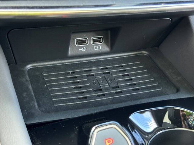 2025 VinFast VF8 Plus