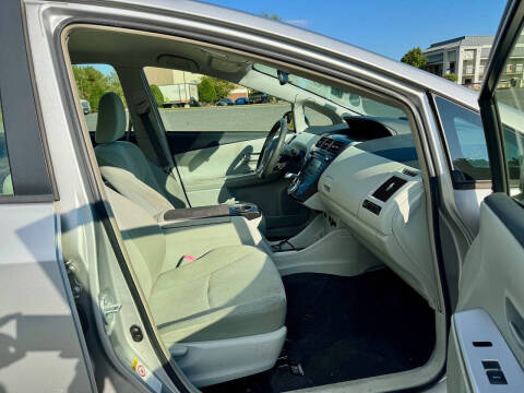 2014 Toyota Prius v Two