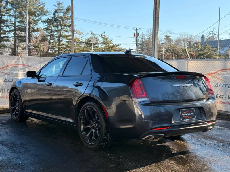 2019 Chrysler 300