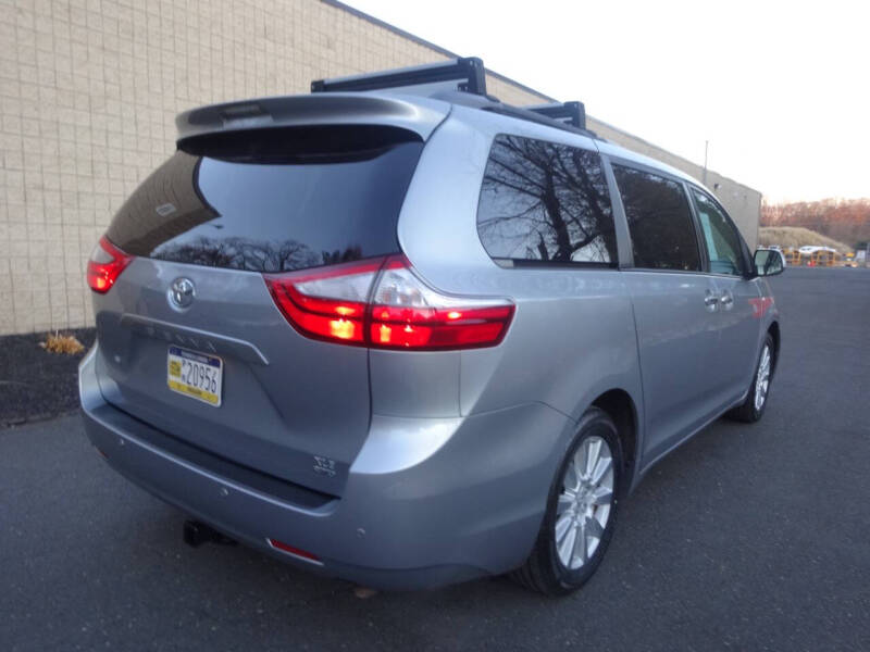 2017 Toyota Sienna XLE Premium 7-Passenger