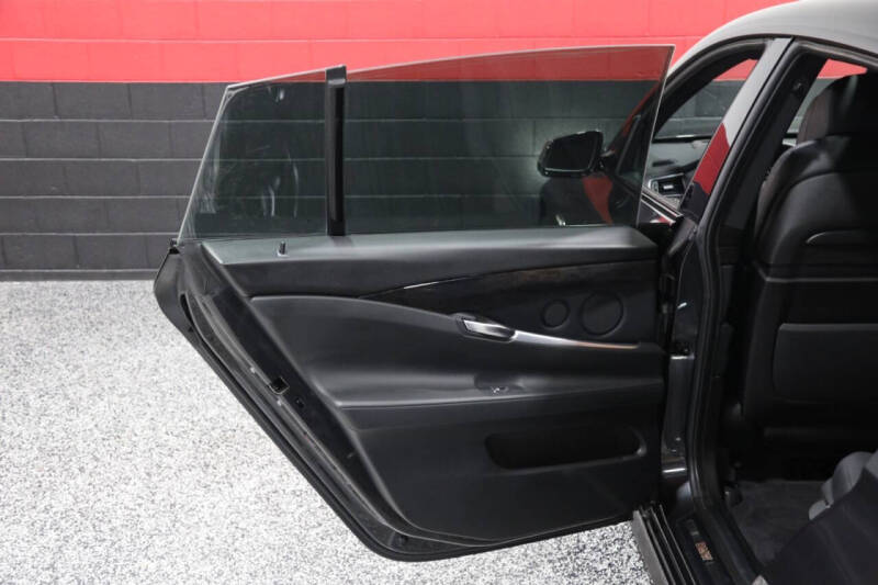 2013 BMW 5 Series 550i xDrive Gran Turismo