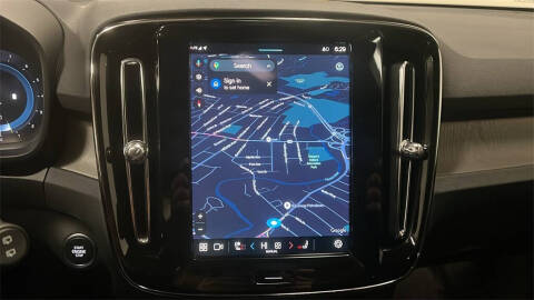 2025 Volvo XC40 B5 Core Bright Theme