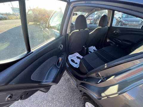 2016 Nissan Versa 1.6 SV