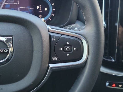 2024 Volvo XC60 B5 Core Dark Theme