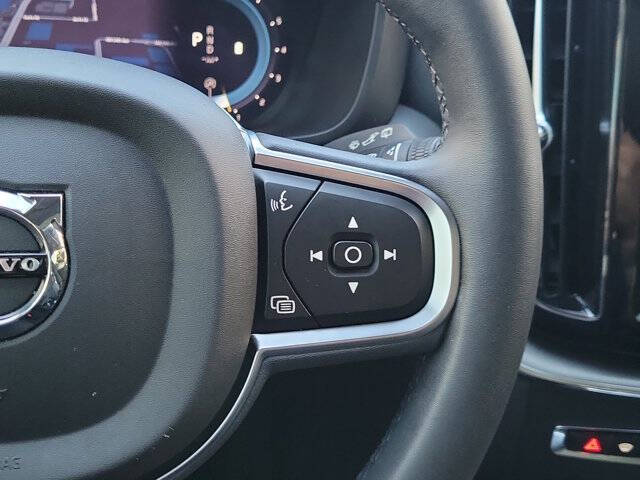 2024 Volvo XC60 B5 Core Dark Theme