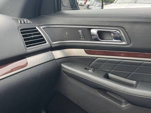 2017 Ford Explorer Platinum