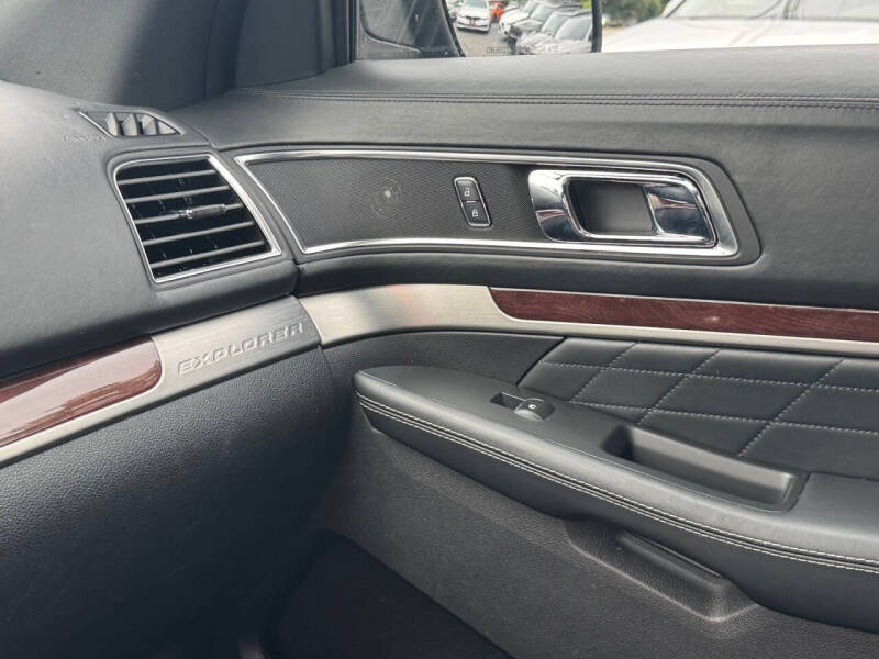 2017 Ford Explorer Platinum