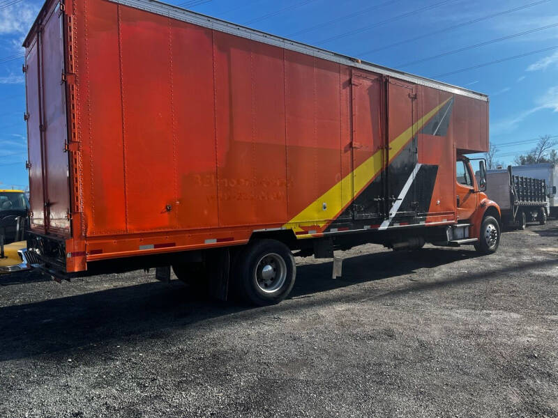 2010 Freightliner M2 106