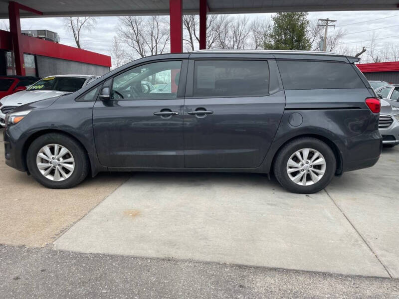 2018 Kia Sedona LX's photo
