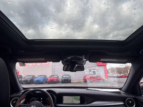 2025 Alfa Romeo Stelvio Intensa