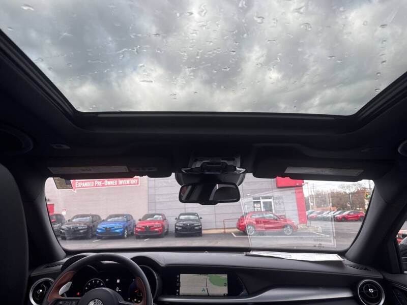 2025 Alfa Romeo Stelvio Intensa