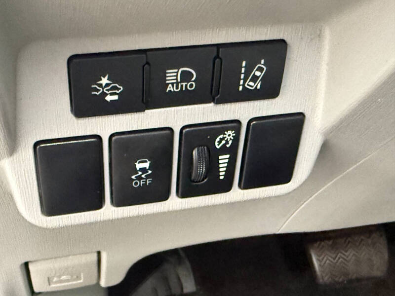 2017 Toyota Prius v Five