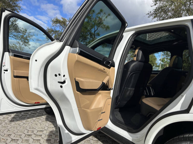 2017 Porsche Cayenne Platinum Edition