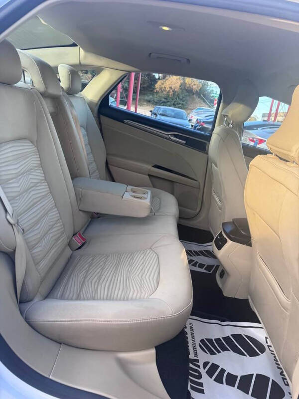 2016 Ford Fusion SE