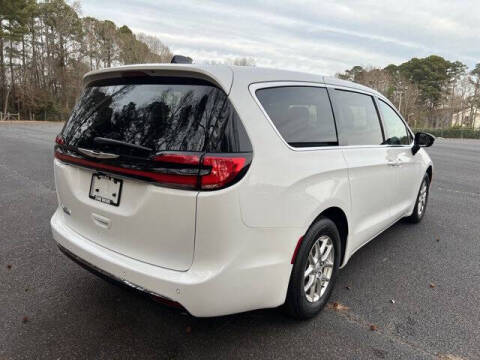 2026 Chrysler Pacifica Select