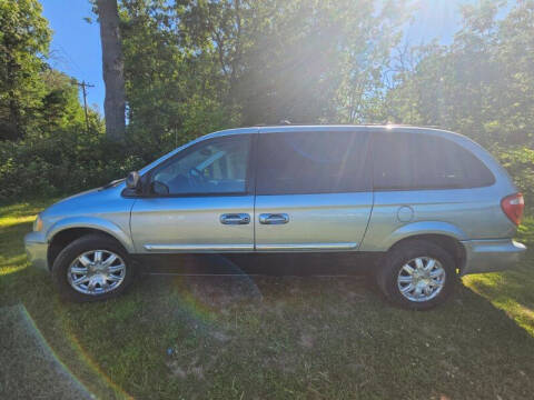 2005 Chrysler Town and Country for sale at Expressway Auto Auction in Howard City MI