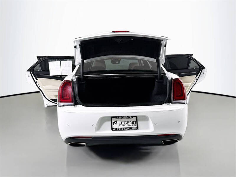 2023 Chrysler 300 Touring L