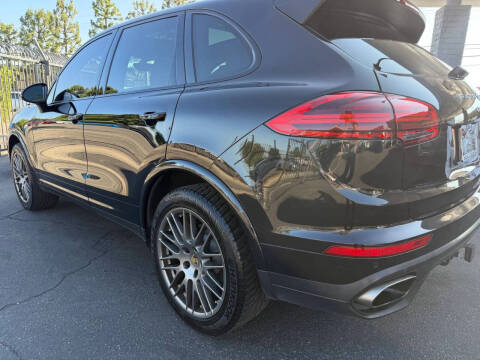 2017 Porsche Cayenne Platinum Edition