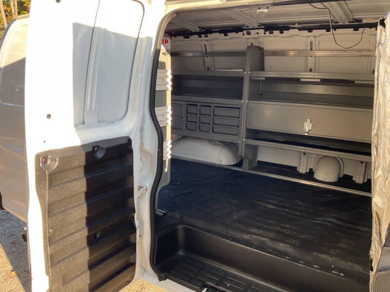 2011 Chevrolet Express Cargo null photo 20