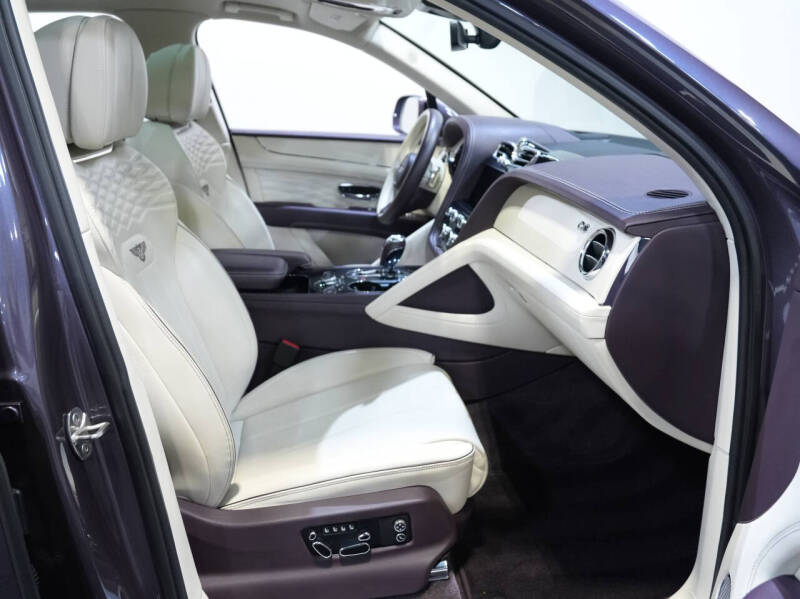 2023 Bentley Bentayga EWB