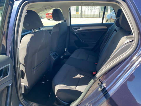 2017 Volkswagen Golf TSI S