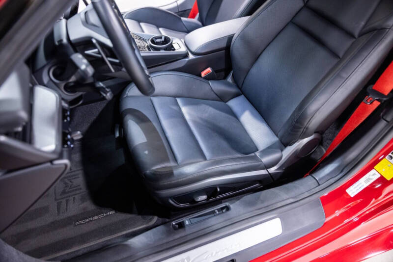 2020 Porsche 911 Carrera