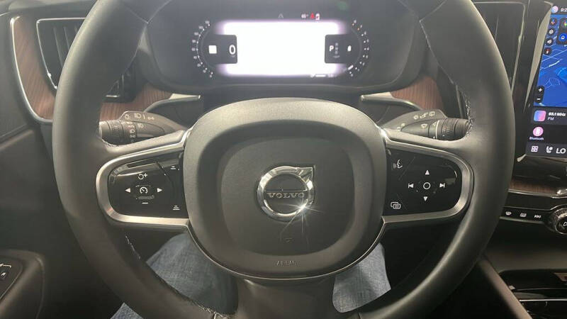 2023 Volvo XC60 B5 Plus Dark Theme