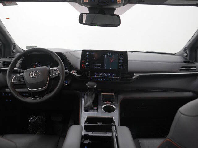 2022 Toyota Sienna XSE 7-Passenger