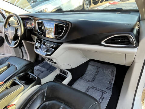 2017 Chrysler Pacifica Touring Plus