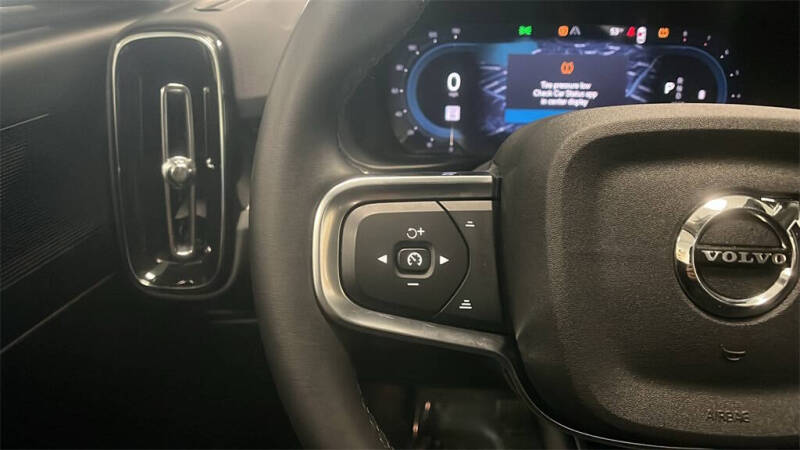 2025 Volvo XC40 B5 Core Bright Theme