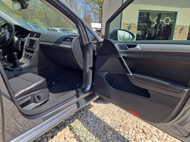 2017 Volkswagen Golf TSI S
