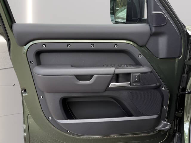 2026 Land Rover Defender 110 P300 S