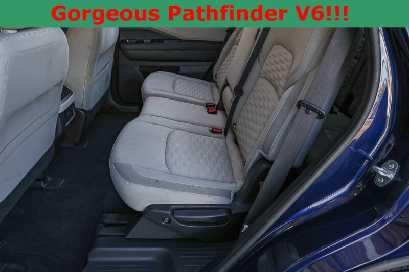 2022 Nissan Pathfinder SV