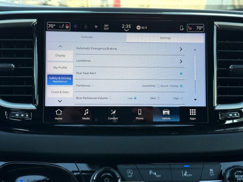2025 Chrysler Pacifica Select