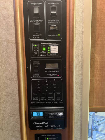 2007 Winnebago Adventurer