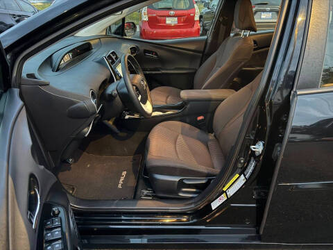 2016 Toyota Prius Three