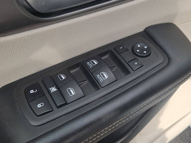 2024 Chrysler Pacifica Plug-In Hybrid Select