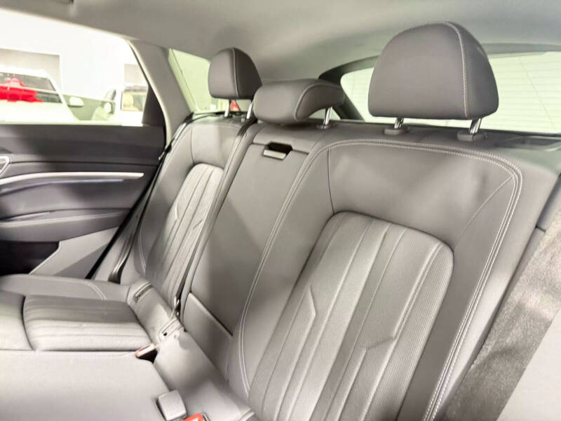 2019 Audi e-tron quattro Premium Plus