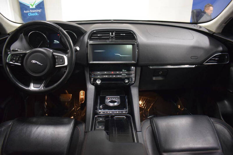 2019 Jaguar F-PACE 30t Prestige