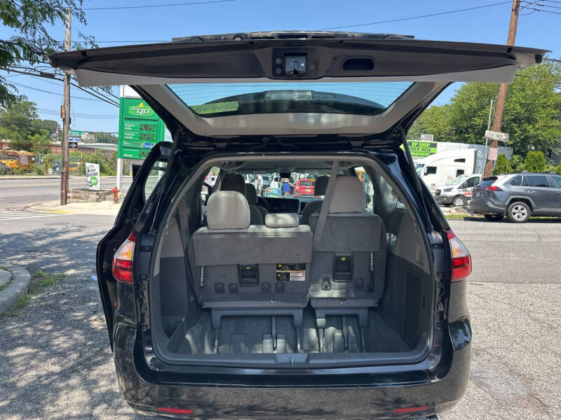 2018 Toyota Sienna L 7-Passenger