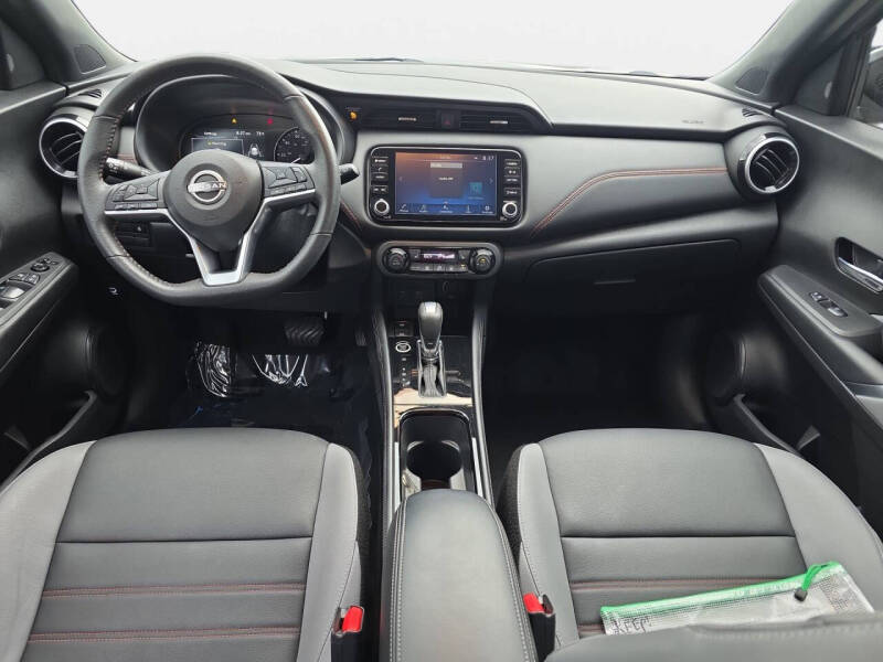 2023 Nissan Kicks SR