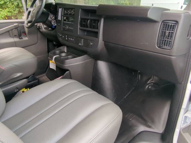 2025 Chevrolet Express 2500