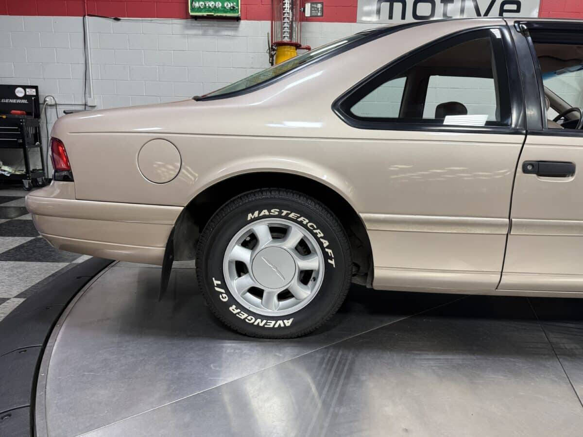 1993 Ford Thunderbird 23