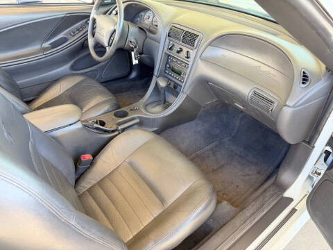 2004 Ford Mustang GT Deluxe