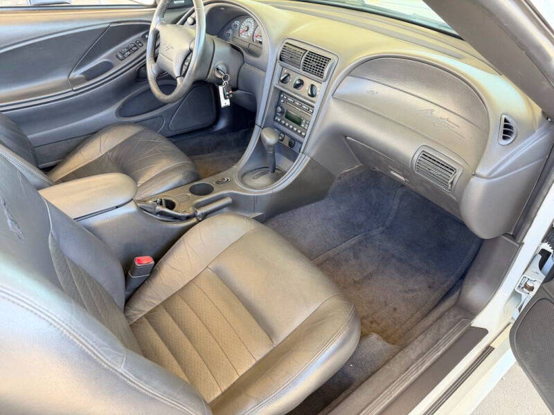 2004 Ford Mustang GT Deluxe