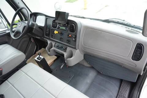 2015 Freightliner M2 106