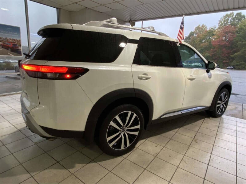 2024 Nissan Pathfinder Platinum